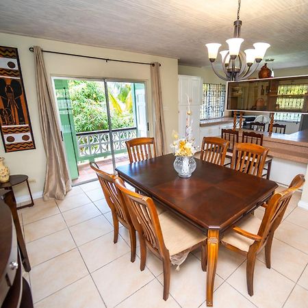 Spacious 3-Bedroom Home - Regency Park Bridgetown Exterior photo